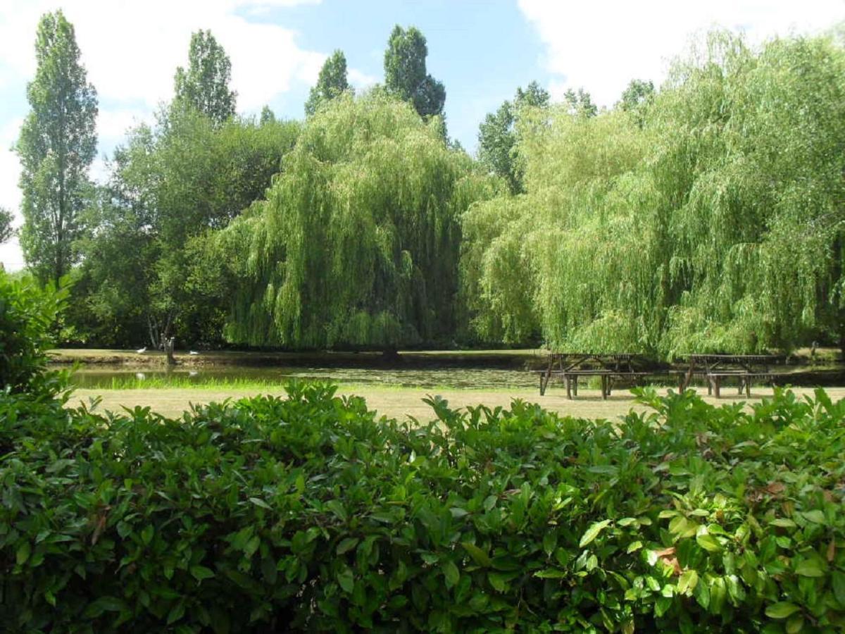 La Lune Lake Joue-en-Charnie Extérieur photo
